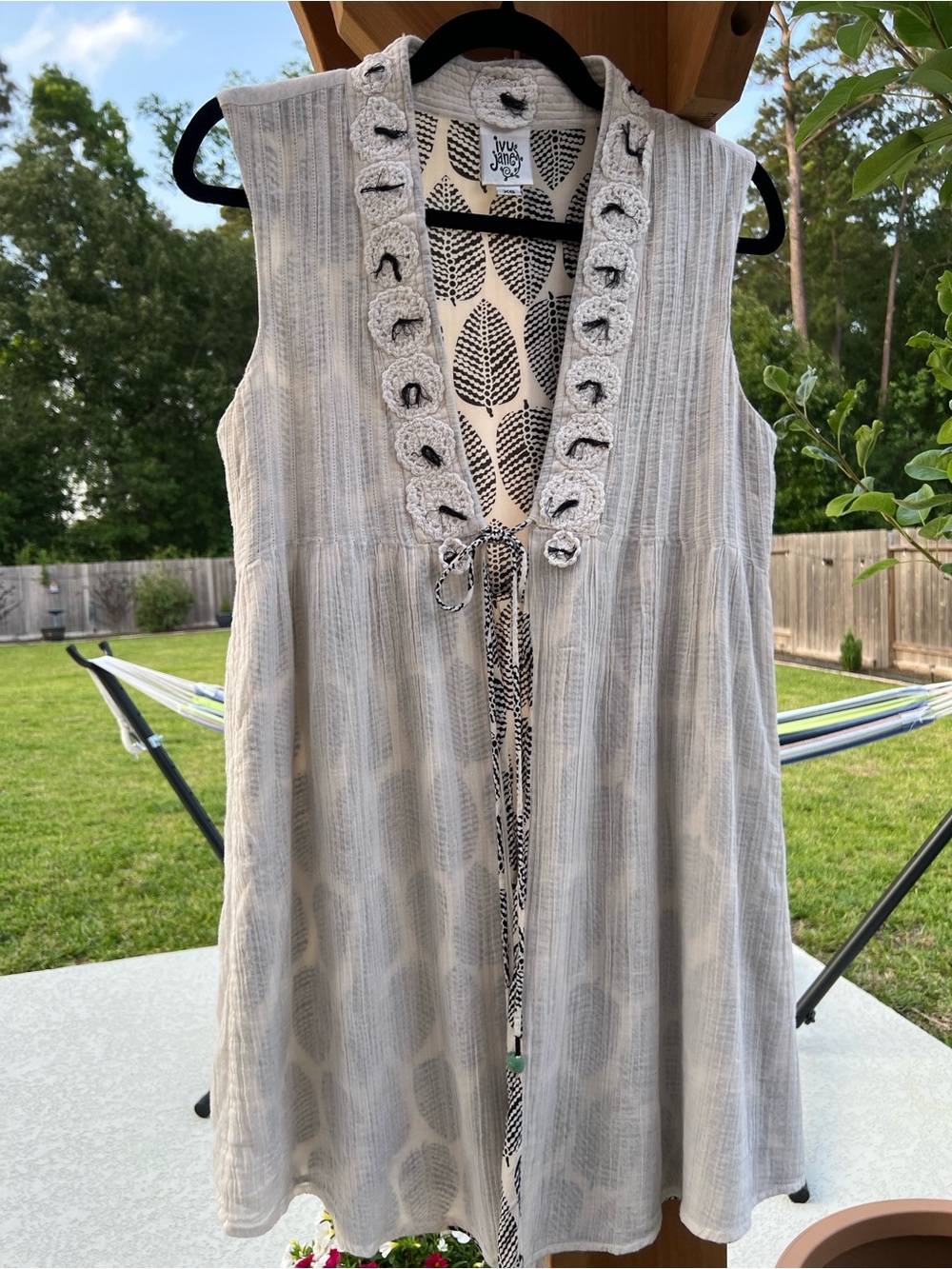 ivy jane cream Leaf-Print Crochet-Trim Sleeveless open front Tunic